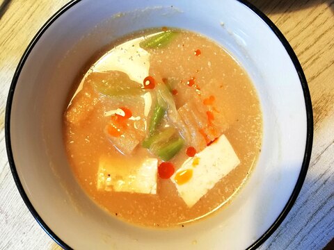 お豆腐と油揚げの豆乳ごま味噌スープ